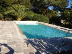 Installateur de piscines avec fond plat  