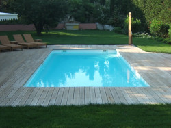 Prix pour installer une piscine à fond plat   